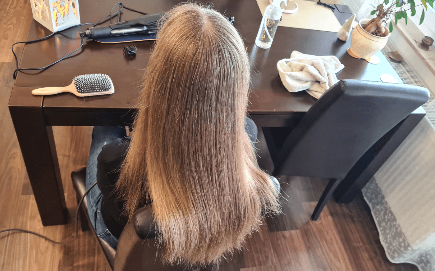 Die Haare nach dem Stylen der Haare mit dem GHD Duet Styler sind zu sehen.